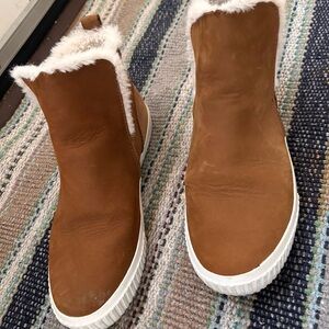 Timberland Brown Ankle Boots with White Fur Trim
